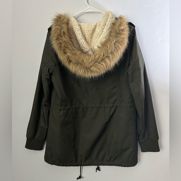 Levi’s Women's Army Green Parka Jacket with Faux Fur Trim Small - Picture 4 of 6